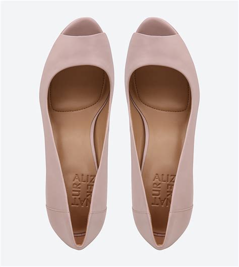 Buy Naturalizer Amie Pumps Nude In Nude Thstreet Qatar