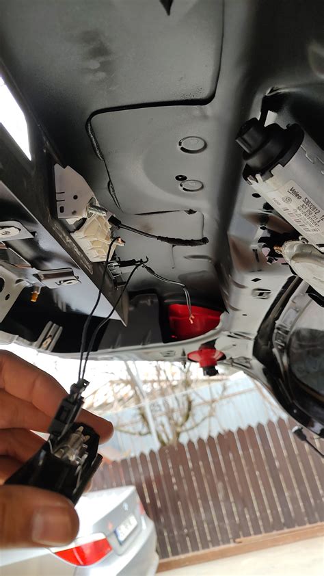 Passat B6 tailgate DIY fail, different light and opener system : r