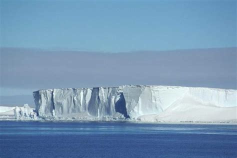 Iceberg Do Tamanho De S O Paulo Se Desprende Da Ant Rtica