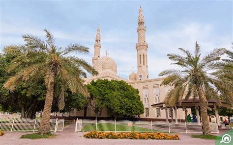 All About Jumeirah Mosque Dubai Location Timings Guided Tours Mybayut