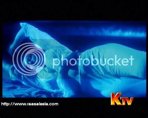 SEXY WALLPAPRS FOR YOU XX Devayani In Bra Showing Her Hot Cleavage And Navel