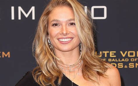 Im Bikini Bei Minusgraden Lola Weippert Teilt Eisbad Experiment