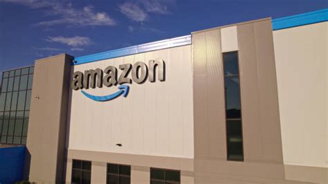4,000+ Amazon Company Stock Photos, Pictures & Royalty-Free Images - iStock
