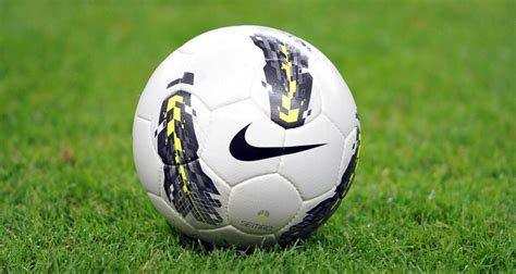 Amateur Un Gar On De Ans D C De En Plein Match