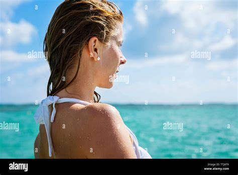 Bikini top Fotos und Bildmaterial in hoher Auflösung Alamy