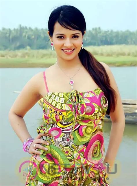 Actress Saloni Aswani Hot Images Galleries HD Images