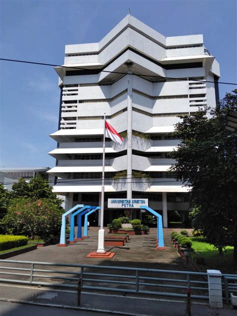 Kuliah Coba Pilih Salah Satu Dari 5 Kampus Terbaik Di Surabaya Ini