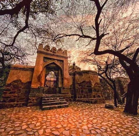jovial holiday  bhuli bhatiyari ka mahal exploring delhis
