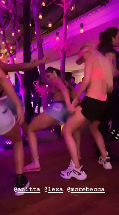 Free Porn Video Anitta E Suas Amigas Gostosas Na Festa De Halloween