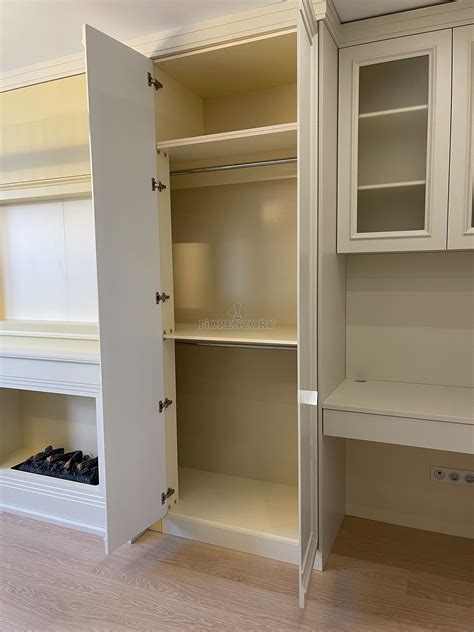 Шкаф «Ирбис» с нишей под ТВ в гостиной на заказ в Москве | Фиорензо