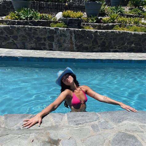 Dua Lipa In A Bikini Records New Tracks Photo Videos The Fappening