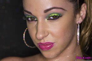 Blacklight Booty Big Wet Butts 0026 Porn Pic