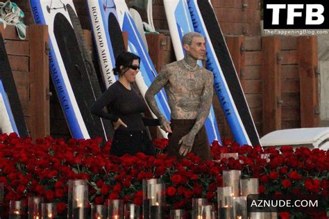 Kourtney Kardashian Sexy Seen Flaunting Her Hot Figure Alongside Travis Barker Celebrating Their