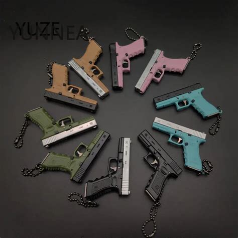 Keychain Mini Glock Pistol Glock 17 Pistol Model Mini Desert Eagle Gun Keychain Figurines