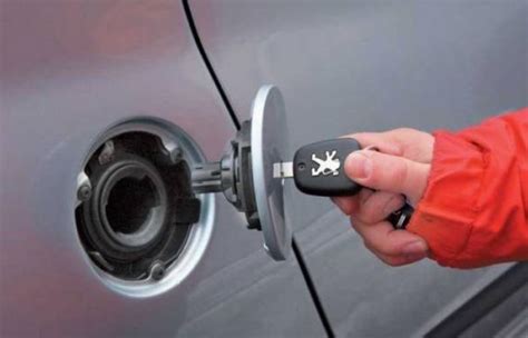 Как без лишних хлопот удалить воду из бензобака автомобиля