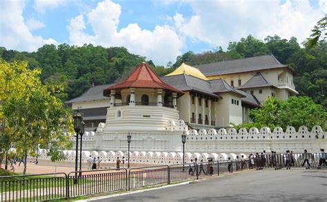 Kandy Sacred City Temple Of Tooth Kandyan Kingdom Britannica