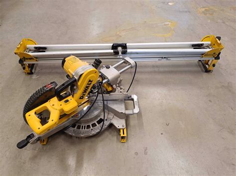 Kap och gersåg Dewalt DWS727-QS inkl. sågbord DE7023-XJ - Auktioner ...