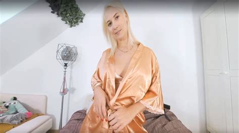 Curvy As Fuck VR Porn Video VRPorn