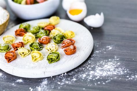 Fazendo Tortellini De Queijo Fresco Do Arco Ris Produtos Org Nicos