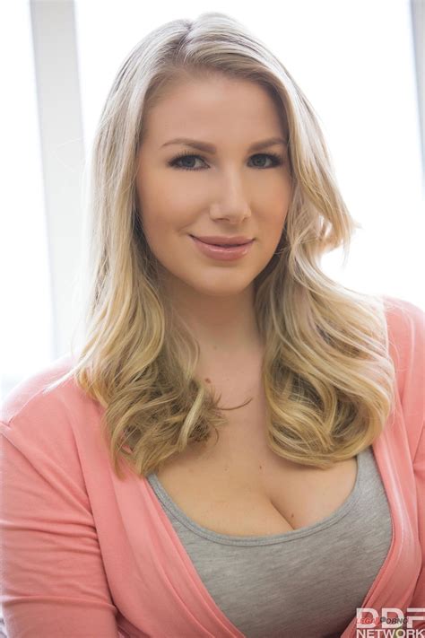 Busty Lesbians Danielle Maye Lexi Lowe Give Each Other A Pussy