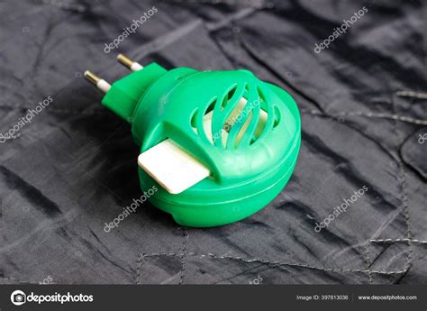 Как правильно вставлять в розетку фумигатор с жидкостью - 83 фото