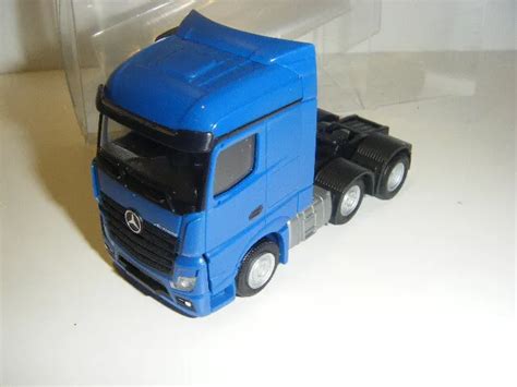 HERPA MB ACTROS MP4 3 Achs Zugmaschine In Blau Mit Vorlaufachse EUR 13