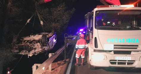 Aparatosa Salida De Carretera Con Vuelco En Ibiza