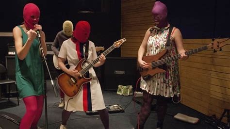 Doble Crimen Con Mensaje A Favor De Las Pussy Riot