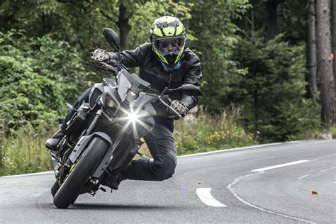 Power Naked Bike Test Aprilia Tuono V RR Vs BMW S R Vs Yamaha MT