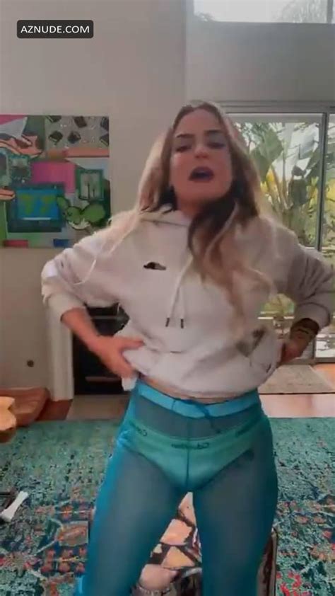 Jojo Levesque Has A Wardrobe Malfunction As She Accidentally Exposes Her Big Nude Boob And