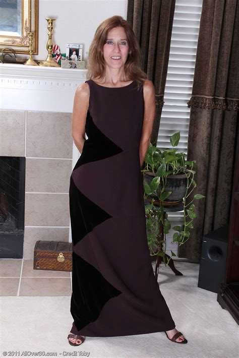 Elegant Jay Dee Strips And Spreads Her Mature Pussy Porn Pictures XXX Photos Sex Images