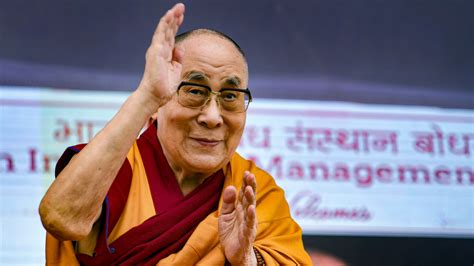 El Dalai Lama se disculpa tras un vídeo en el que pide a un niño que