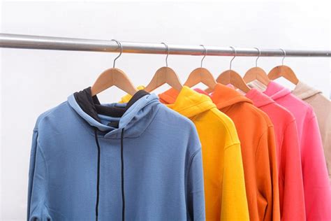 tips  picking  perfect sweatshirt     fashion