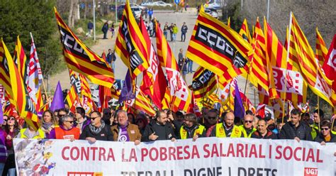 Treballadors D Iqoxe Signen Un Manifest Cr Tic Amb Els Sindicats