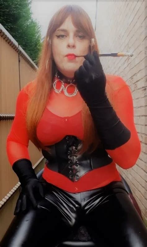 Quietly Smoking With A Holder Nude Pics XHamster