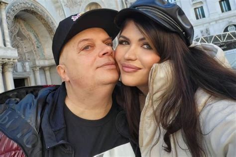 D Ugie Nogi I Kobiecie Kszta Ty Ona Skiby Zapozowa A W Mikro Bikini Na Wakacjach Wp Gwiazdy