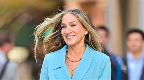 How To Rock Long Hair Over 50 21 Photos Of The Best Hairstyles