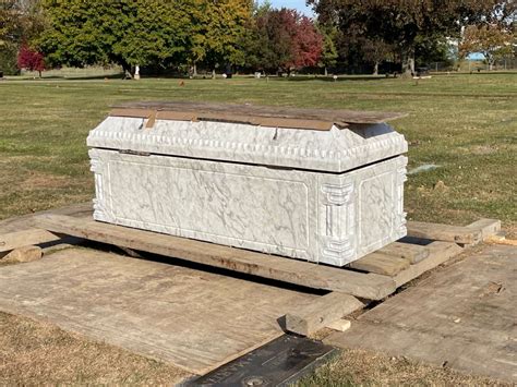 How Is A Burial Site Set Up For A Graveside Service Trigard