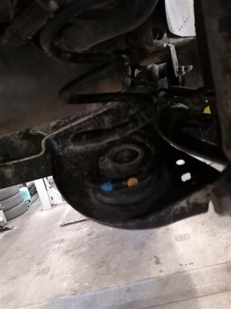 Поставки и задние пружины — Renault Logan (2G), 1,6 л, 2015 года ...