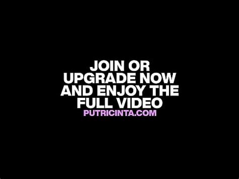 Skinny Babe Putri Cinta Showing Off Her Wet Pussy XNXX