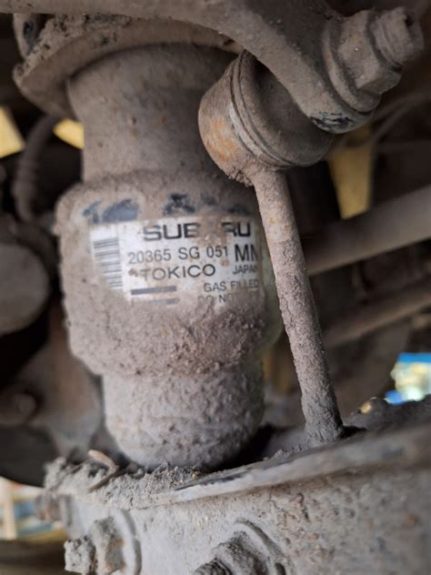 Задние амортизаторы — Subaru Forester (SJ), 2,5 л, 2012 года | запчасти ...