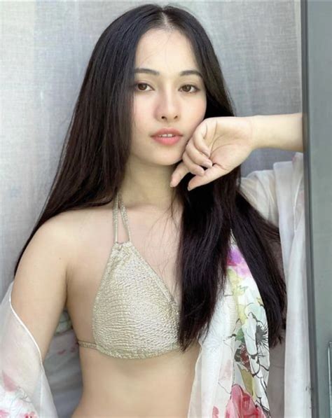 Mẹ bỉm sữa showbiz Việt vừa đẻ xong đã diện bikini nóng bỏng