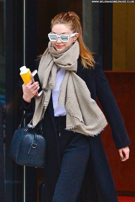 Gigi Hadid No Source Posing Hot Babe Beautiful Celebrity Sexy Nude Celebrities Mobile