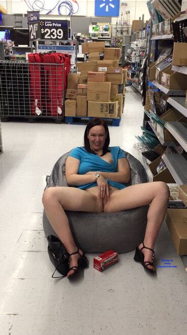 Trity girl flashing nude and caught x ポルノ写真