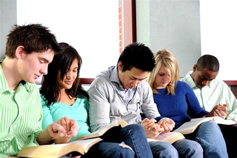 youth groups reach   christian teens