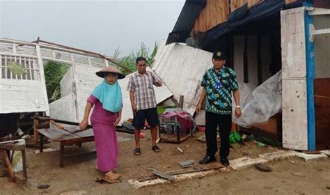 Puting Beliung Porak Porandakan Puluhan Rumah Di Bojonegoro