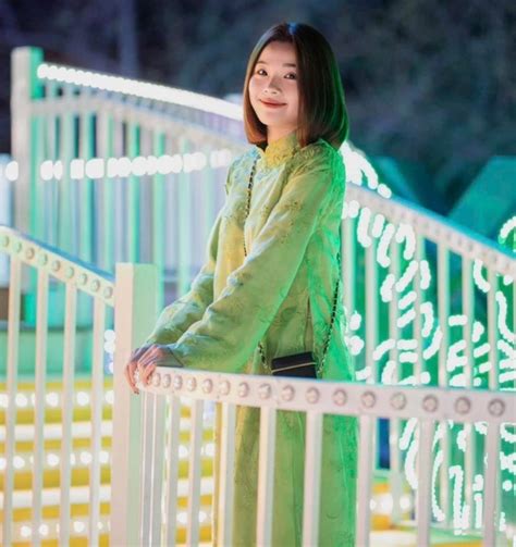 Hot Girl C U L Ng Th Y Linh Di N V Y Tr Ng Tinh Kh I Khoe V P H T H N C Ng Ng M Ng