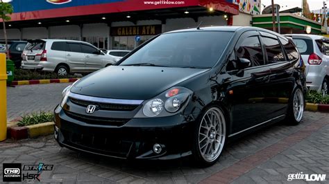 Angga: 2005 Honda Stream RN3