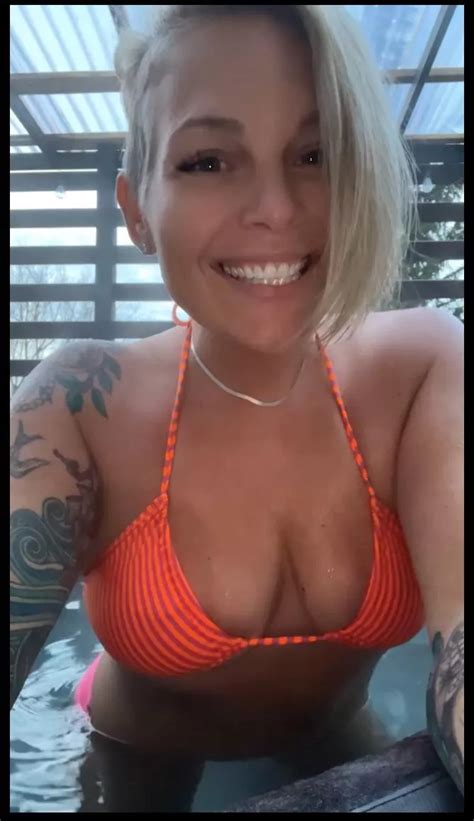 Smileeee Tits The Weekend Hehe Brrr Nudes Shorthairchicks NUDE