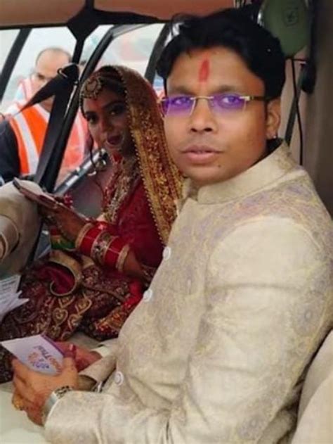 गांव में हेलीकॉप्टर उतारने की नहीं मिली इजाजत तो दूल्हे ने हवा में लिए